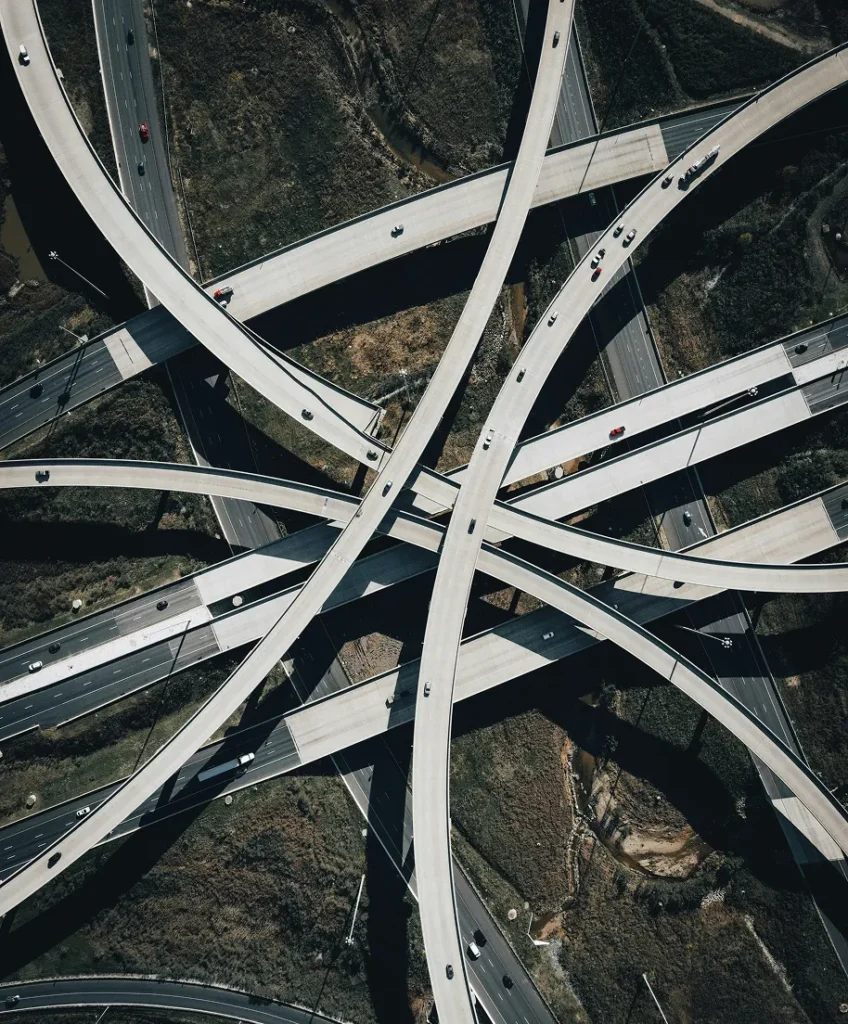 Routes qui se superposent et se croisent