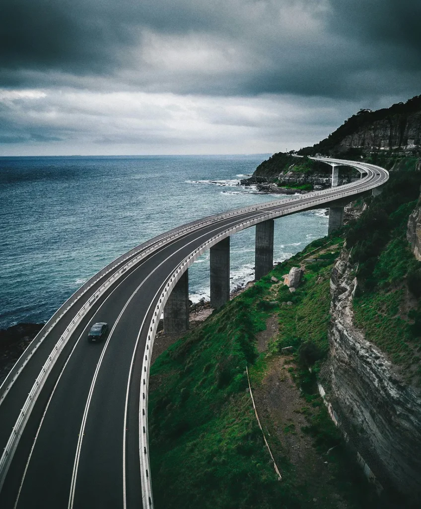 Route pont au dessus de bord de mer